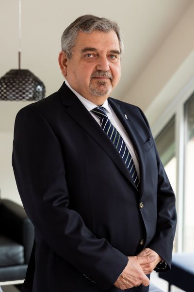 Dr. Dávid Greskovits